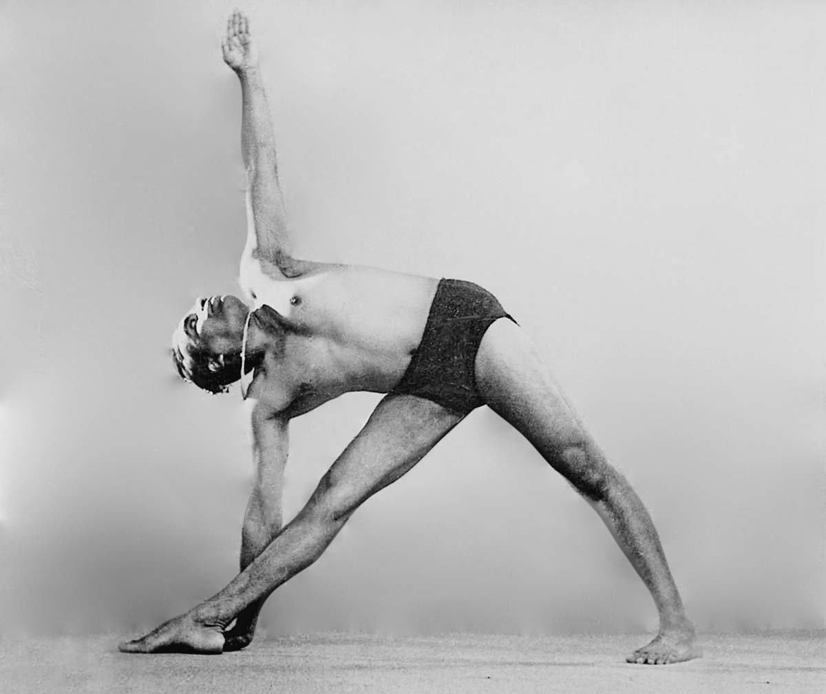B.K.S. Iyengar en Trikonasana